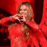 Sabor Latino En La Pasarela Karol G Cantó Y Desfiló Como Un Ángel En Victoria’s Secret Show (1)