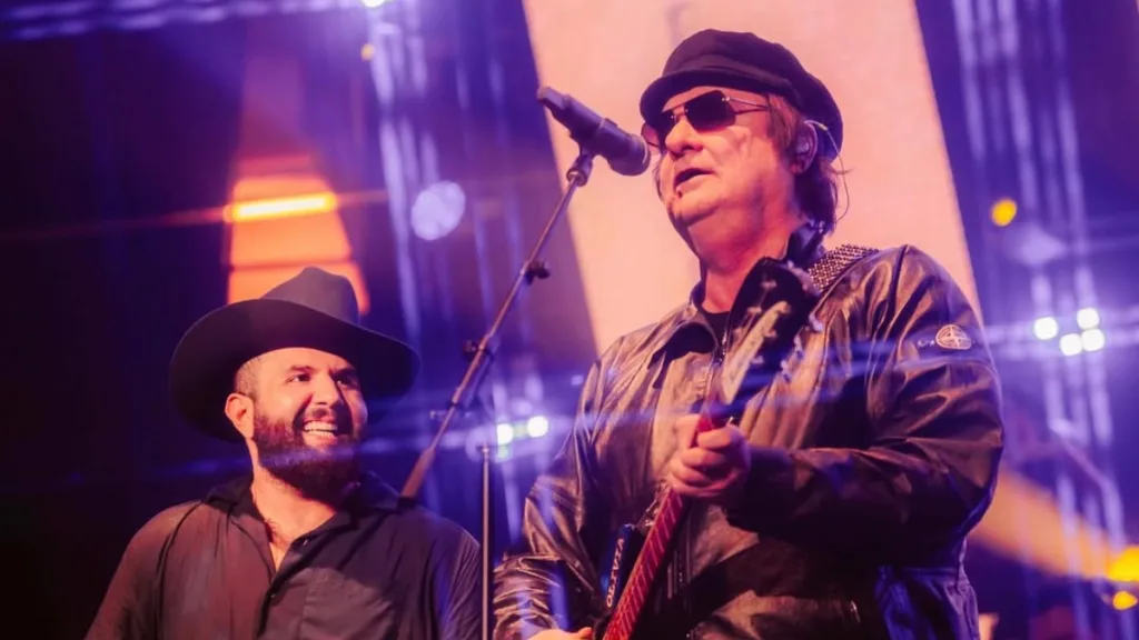 Carín León Invitó Al Escenario A Álvaro Henríquez En El Primero De Sus Dos Conciertos En Nuestro País (1)