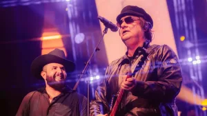 Carín León Invitó Al Escenario A Álvaro Henríquez En El Primero De Sus Dos Conciertos En Nuestro País (1)