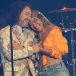 Marco Antonio Solís y Karol G en los Latin Grammy 2025