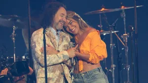 Marco Antonio Solís y Karol G en los Latin Grammy 2025