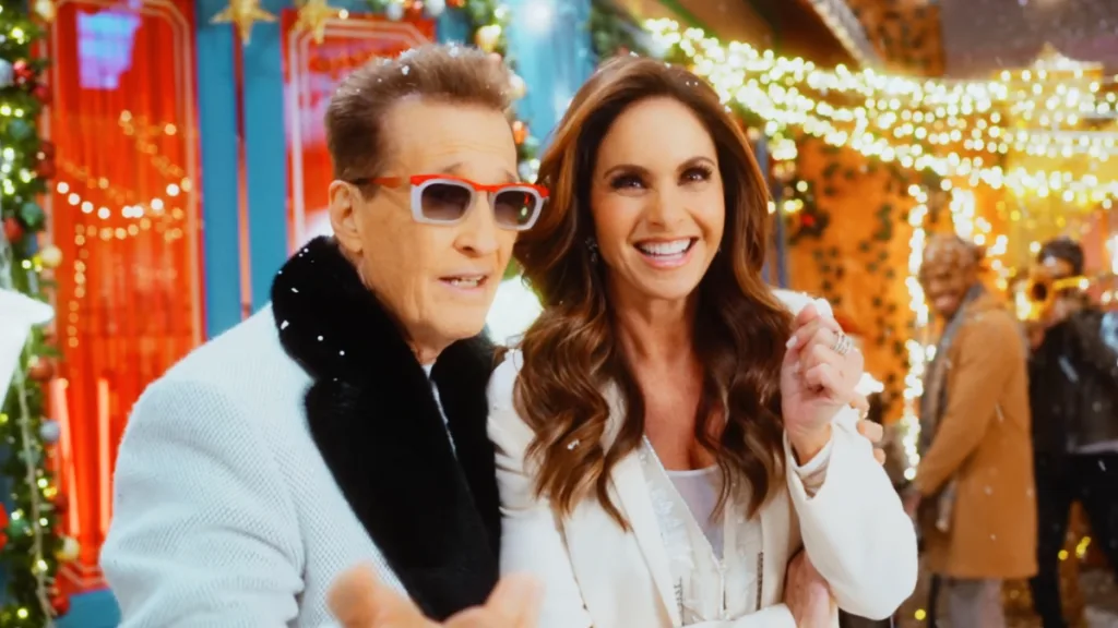 “Santa Claus Llegó A La Ciudad” Emmanuel Lanza Emotivo Clásico Navideño Junto A Lucero