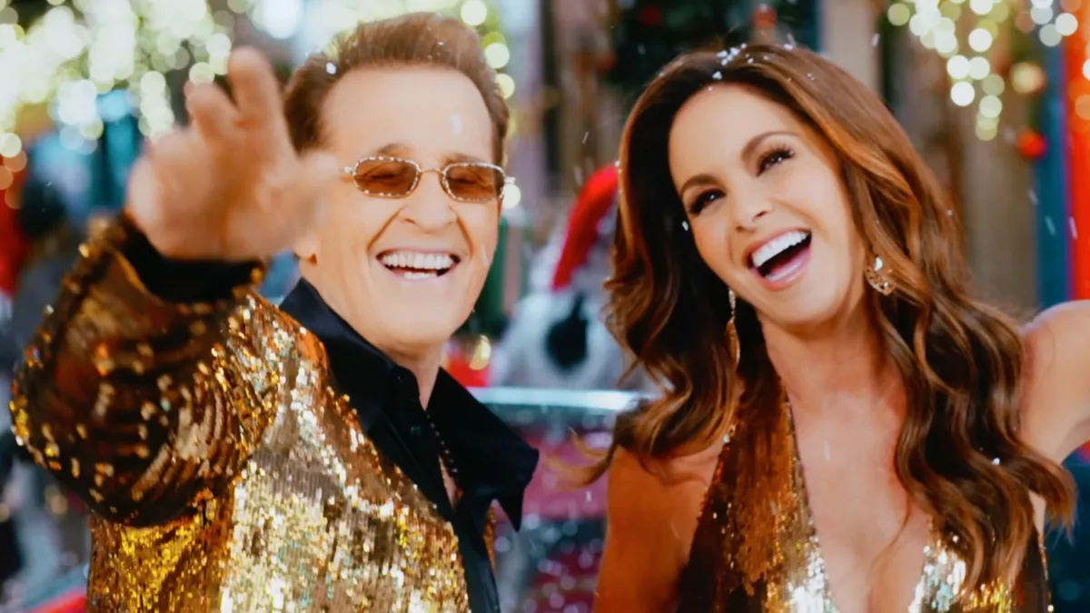 “Santa Claus Llegó A La Ciudad” Emmanuel Lanza Emotivo Clásico Navideño Junto A Lucero (2)