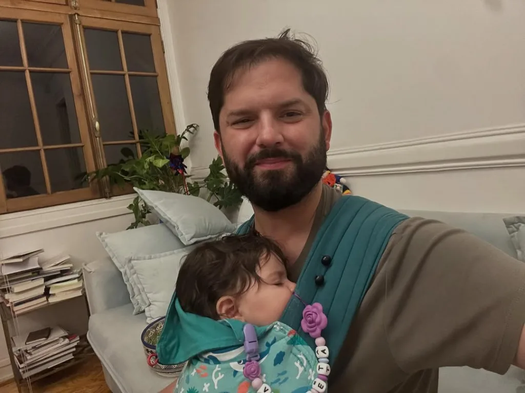 Presidente Gabriel Boric junto a su hija Violeta
