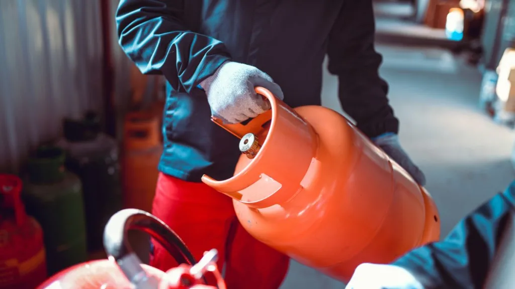 Lipigas llama a votar por Kast