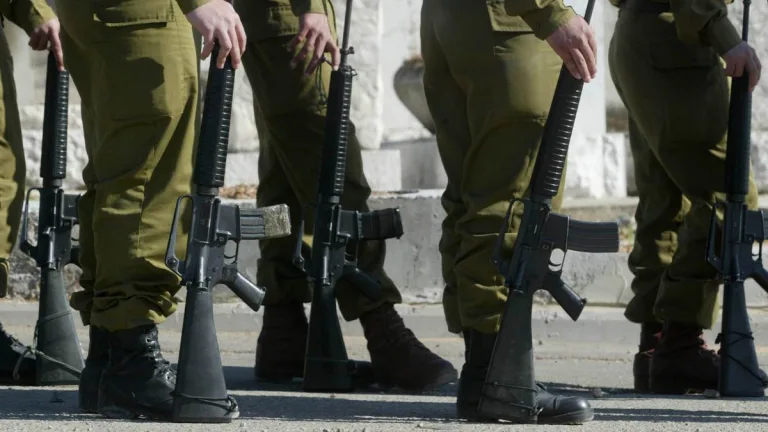 Militar chileno, Santiago Sinclair Oyaneder, muere a los 97 años.