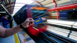 Atención, Usuarios Este Domingo Sube El Valor Del Pasaje De Metro, Buses Y Tren