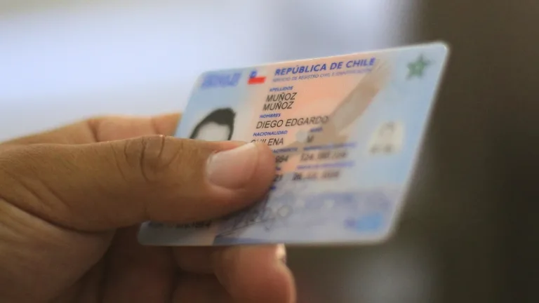 Auditora Alerta Por Escaneo De Su Carnet En Supermercado ¿Es Legal Esta Práctica En Chile