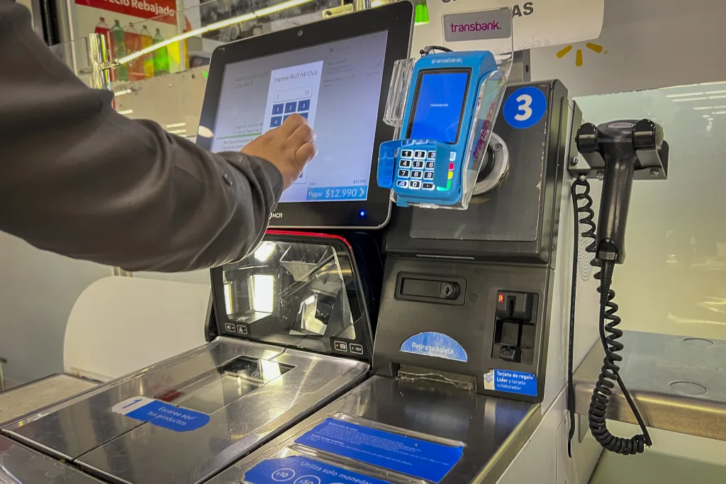 Exigen Escanear Boletas Para Salir De Las Cajas De Autoservicio De Algunos Supermercados