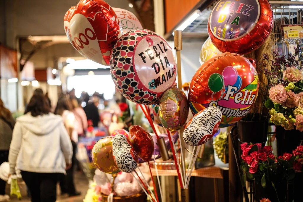 Compras Por El Día De La Madre En Terminal De Flores De Santiago