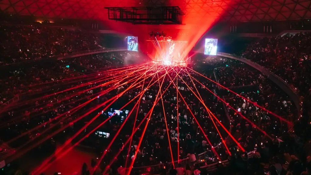 Grupo Firme Arrasa En Su Debut En Chile Concierto Sold Out Y Casi 3 Horas De Fiesta En El Movistar Arena (2)