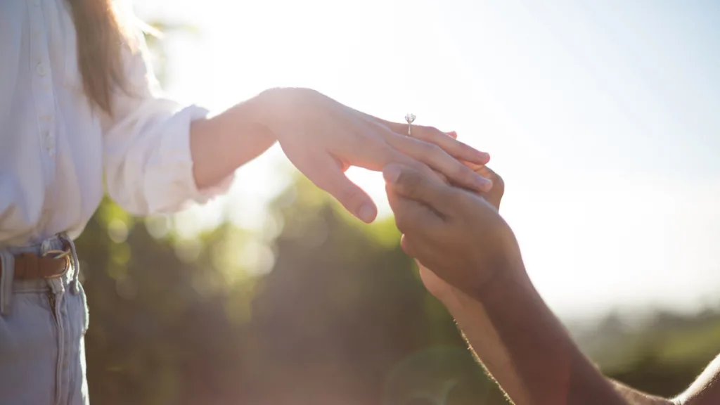 Pareja Se Compromete