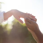 Pareja Se Compromete