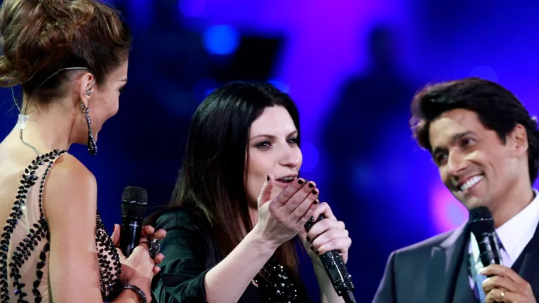  Laura Pausini A Vi a 2027 La Pista Que Entusiasm A Sus Fan ticos 