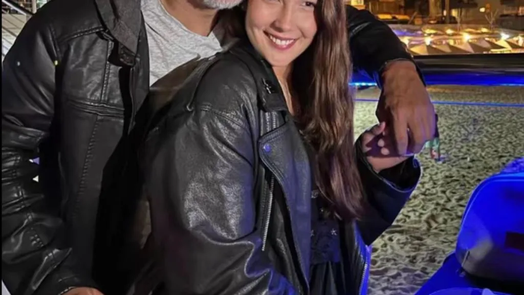 Exgalán De Canal 13 Pedro Lladser Junto A Su Pareja Ignacia Lladser