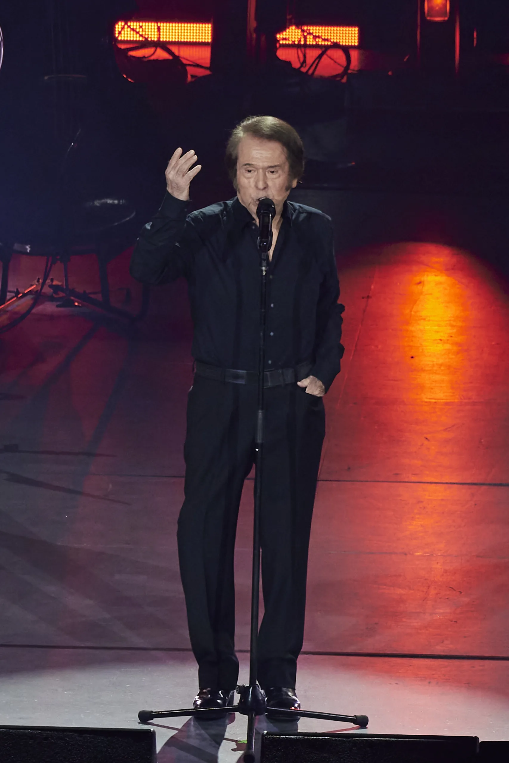 Raphael Performs In Mexico