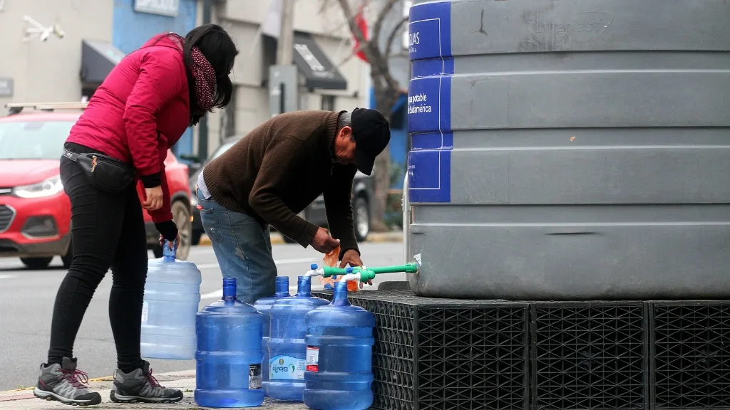 Megacorte De Agua Afecta A 8 Comunas De La RM Estos Son Los Principales Puntos De Abastecimiento