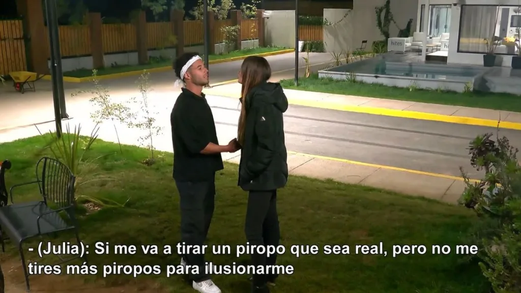Julia Fernándes Se Le Declara A Cote
