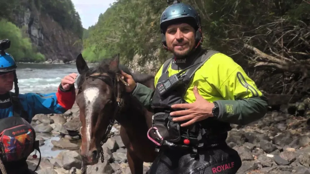 Rescate De Caballo En Río Manso Patagonia