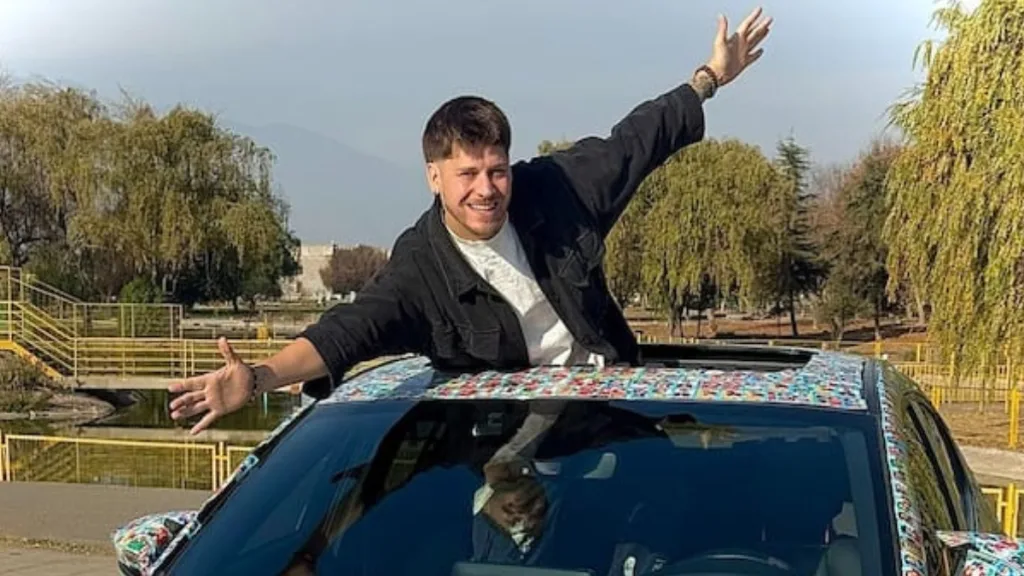Ariel Elfi Osses Auto Con Láminas Del Mundial