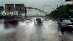 Lluvias Y Autos Manejar Bajo La Lluvia