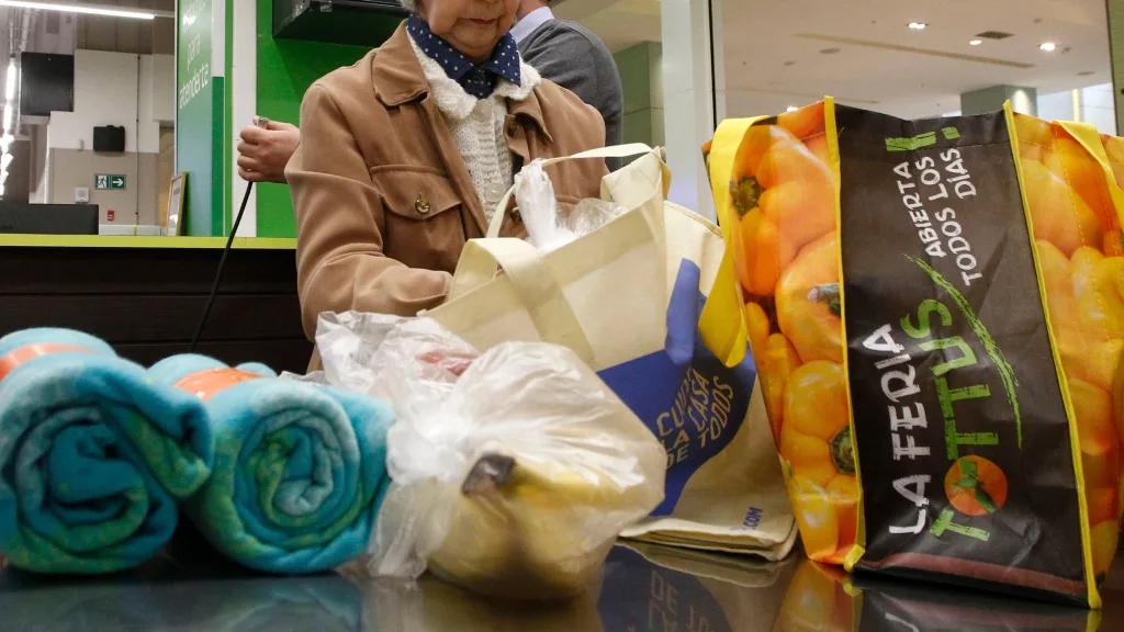 Empaquetadores Vuelven A Los Supermercados Ahora Tendrán Sueldo Y No Dependerán De Propinas (1)