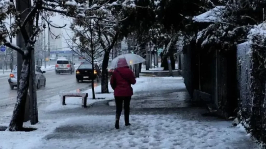 Nieve Y Lluvia En Santiago