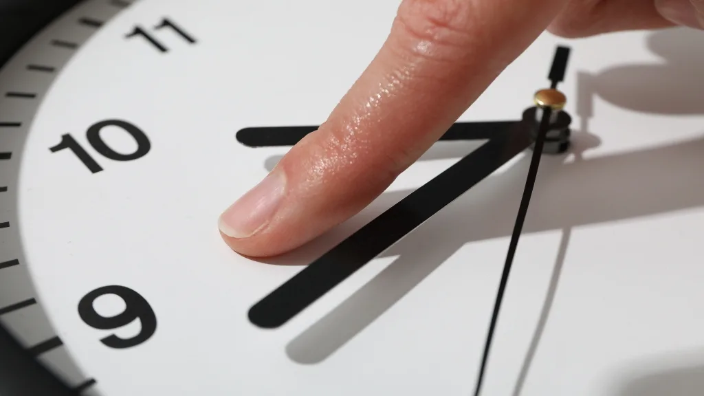 Cambio De Hora En Chile ¿Cuándo Y Cómo Se Deben Ajustar Los Relojes Este Sábado