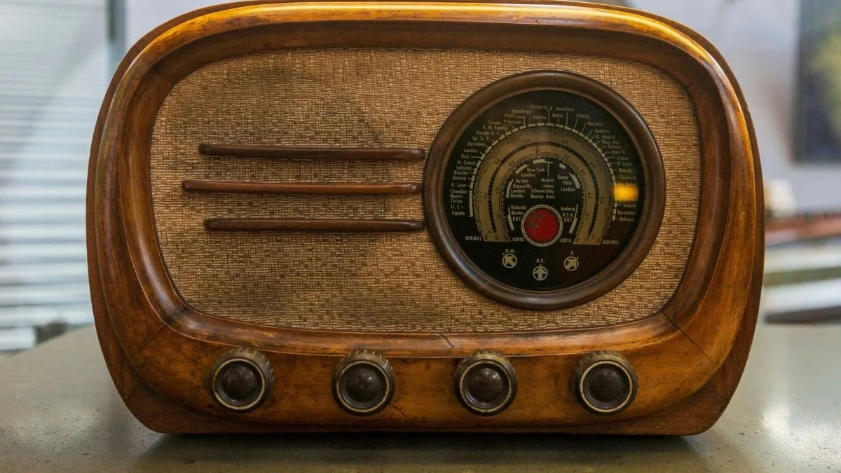 La historia detrás del Día del Trabajador Radial: El día en que la radio en Chile se apagó completamente